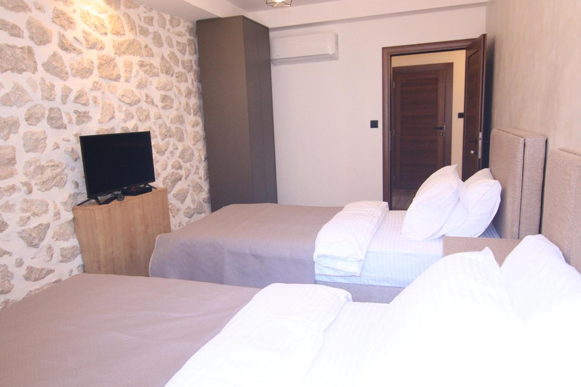 Apartmani Fantasia Cetinje Esterno foto