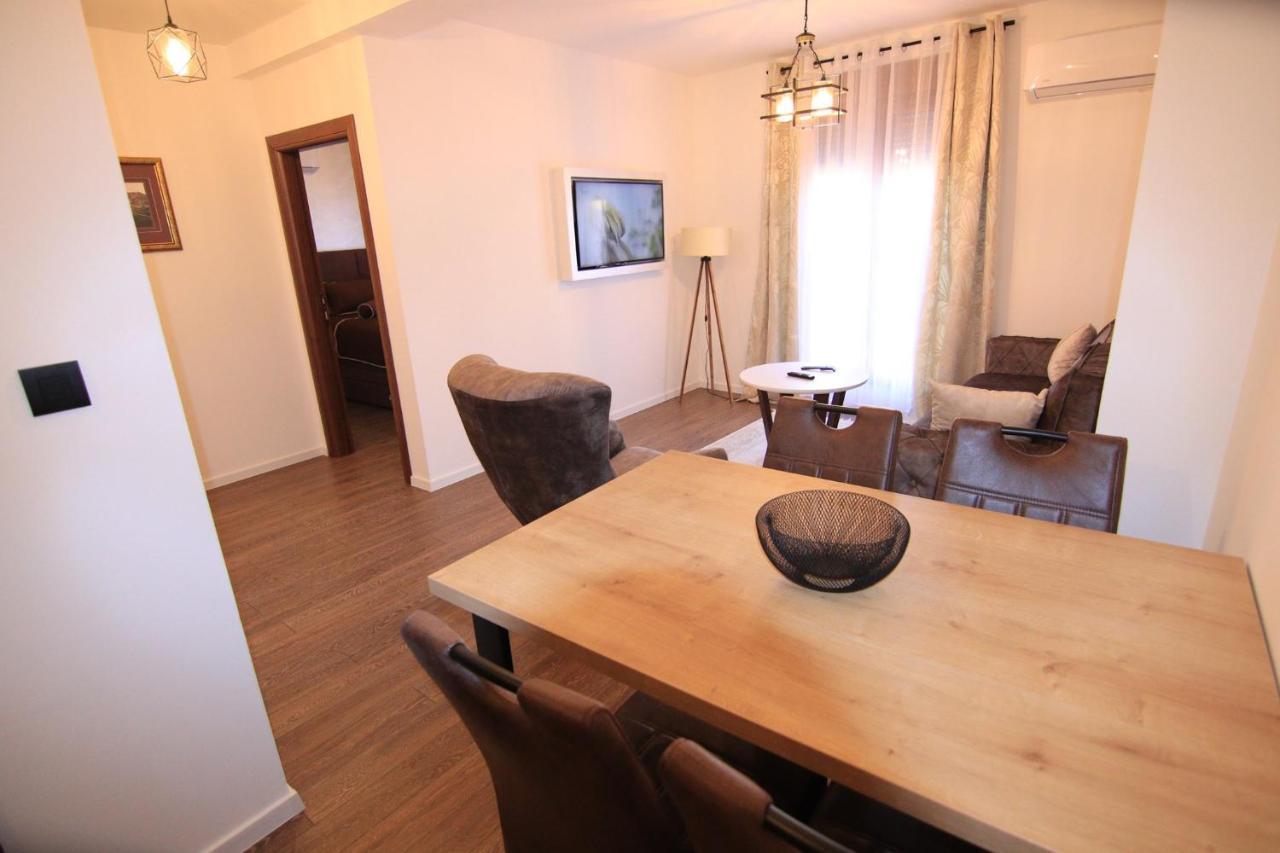 Apartmani Fantasia Cetinje Esterno foto