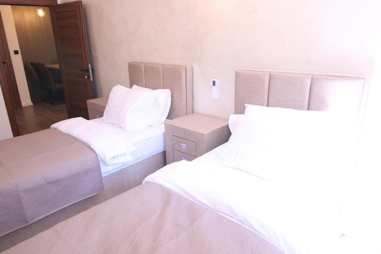 Apartmani Fantasia Cetinje Esterno foto