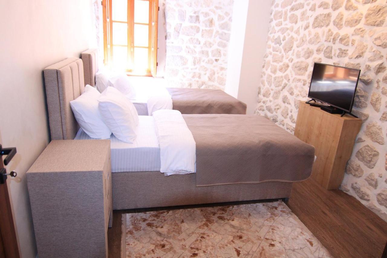 Apartmani Fantasia Cetinje Esterno foto