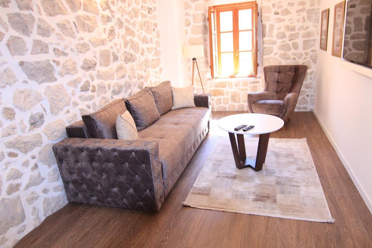 Apartmani Fantasia Cetinje Esterno foto