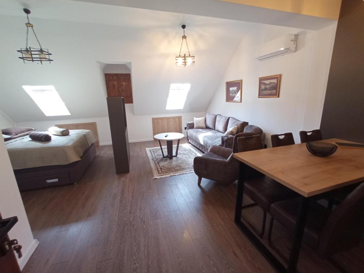 Apartmani Fantasia Cetinje Esterno foto